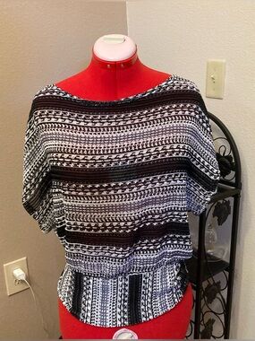 Sharagano Signature Womens Short Sleeve Crochet Top Size Medium New
